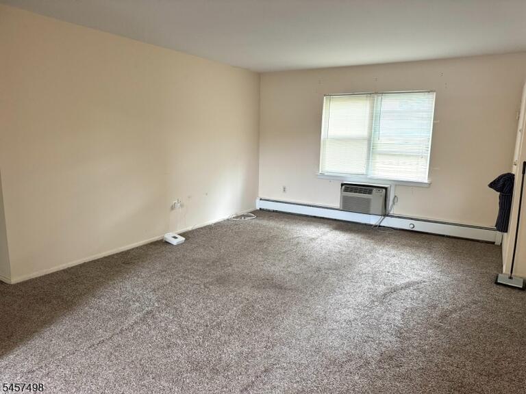 Property listing MLS 4050008 photo 2