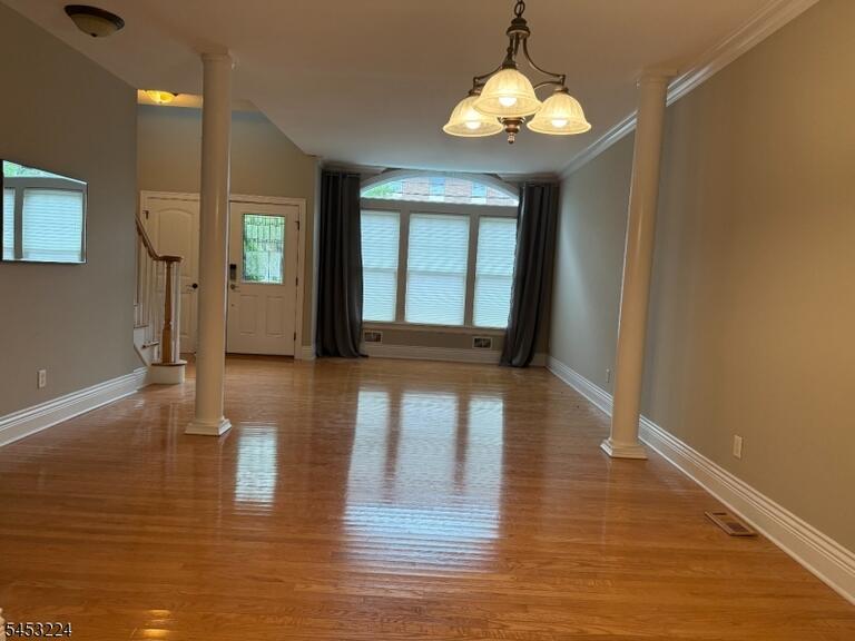 Property listing MLS 4050010 photo 2