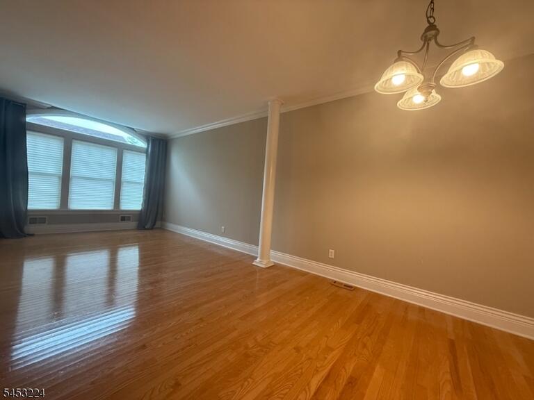 Property listing MLS 4050010 photo 3