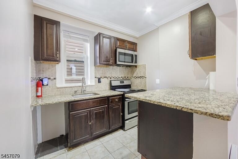 Property listing MLS 4050011 photo 15