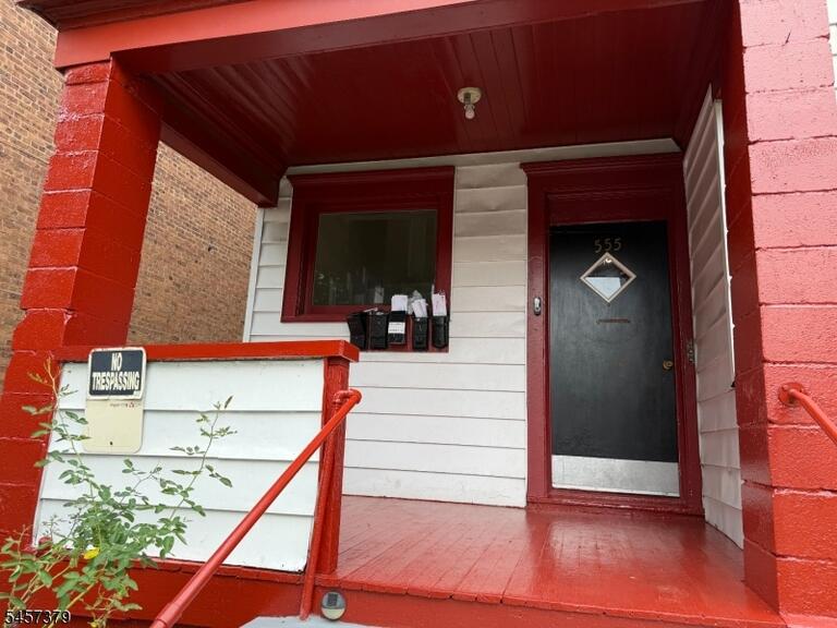 Property listing MLS 4050022 photo 2