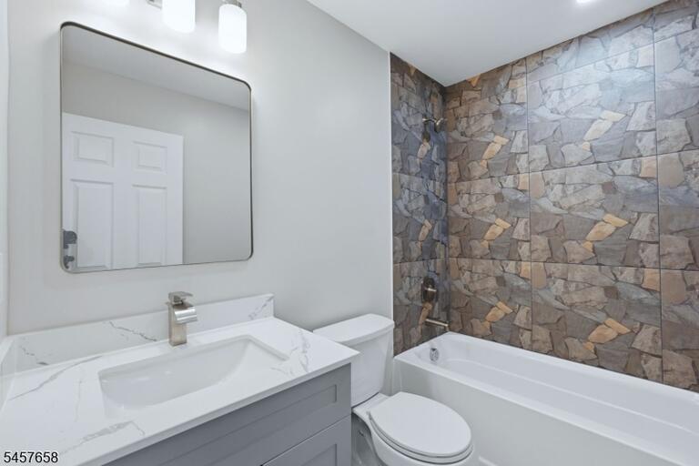 Property listing MLS 4050027 photo 25