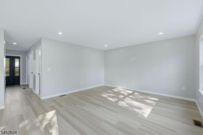 Property listing MLS 4050027 photo 5