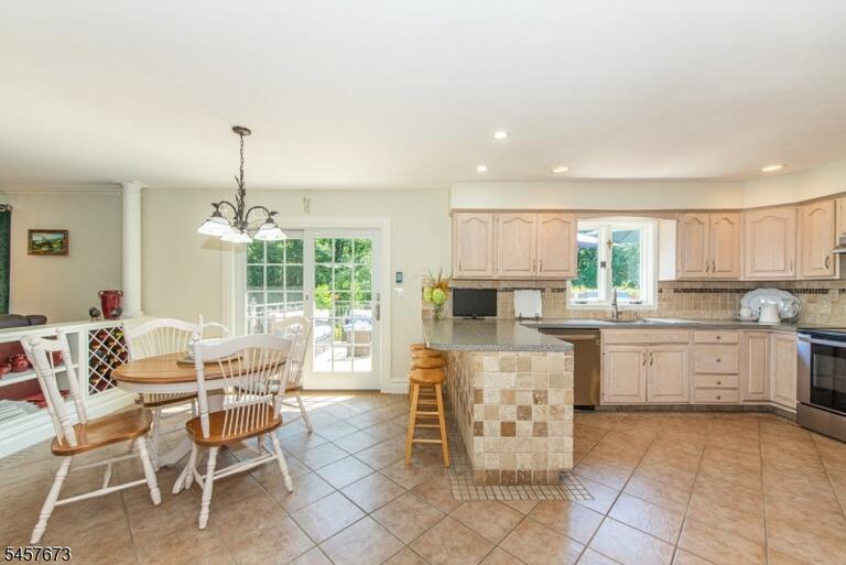 Property listing MLS 4050039 photo 10