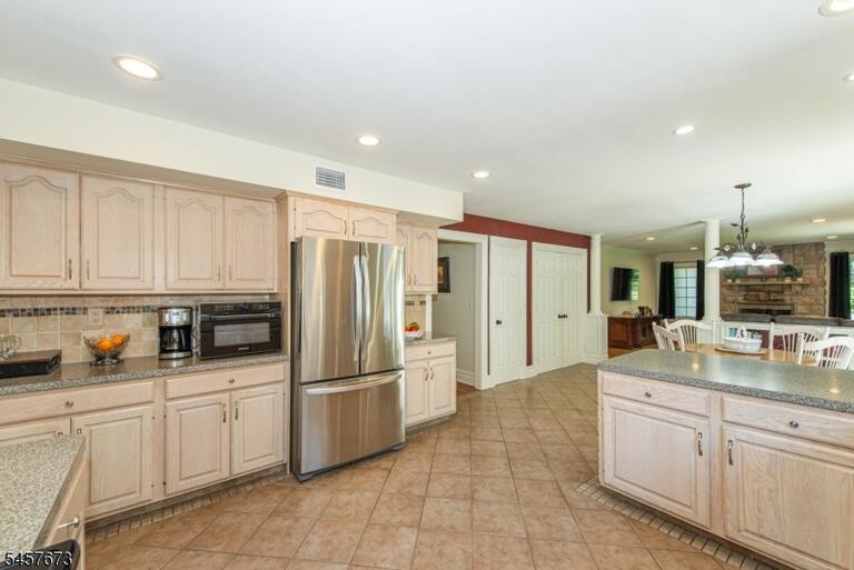 Property listing MLS 4050039 photo 14