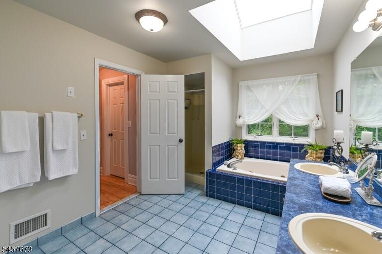 Property listing MLS 4050039 photo 23