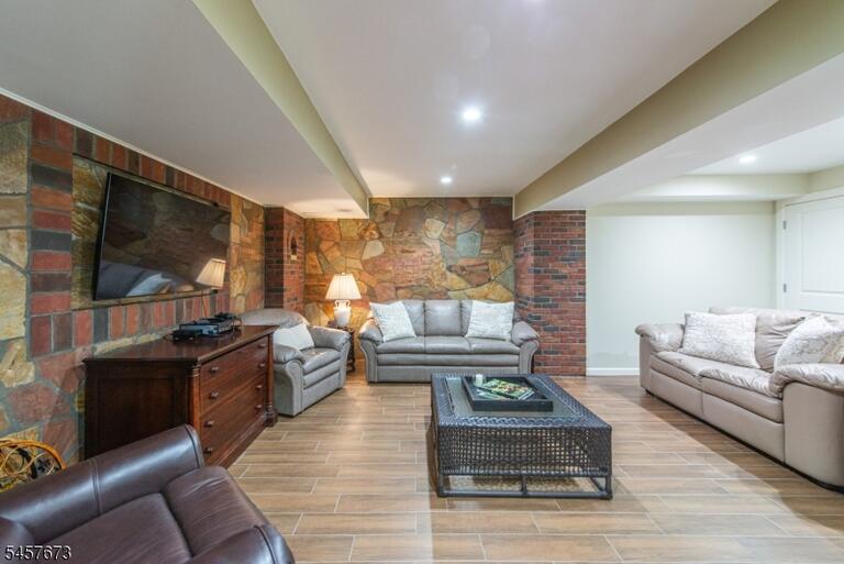 Property listing MLS 4050039 photo 34