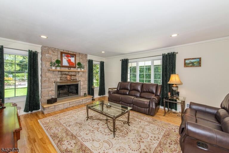 Property listing MLS 4050039 photo 7