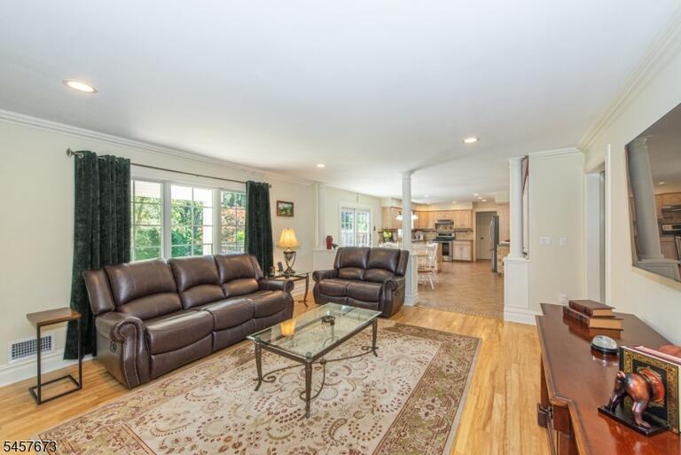Property listing MLS 4050039 photo 8