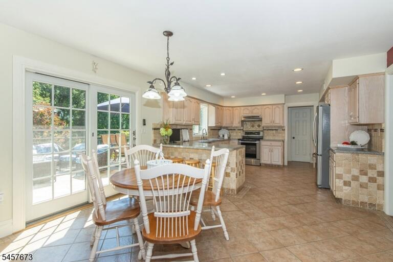 Property listing MLS 4050039 photo 9