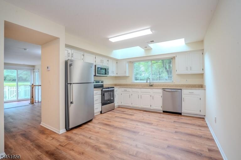 Property listing MLS 4050046 photo 10