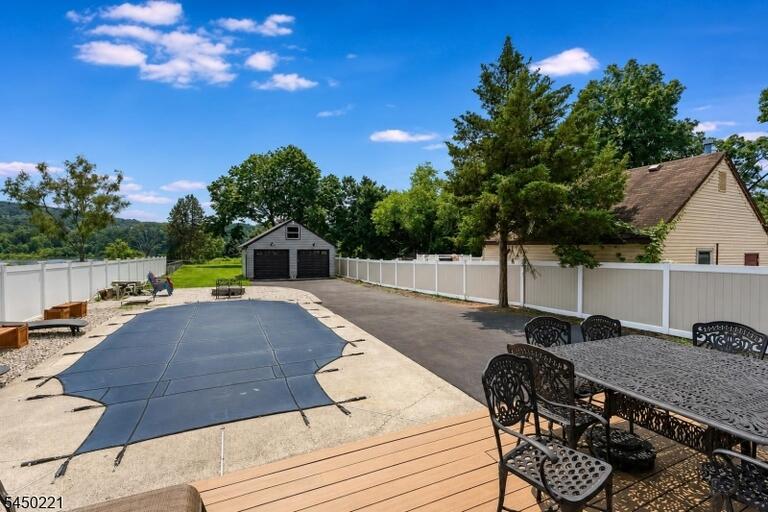 Property listing MLS 4050056 photo 34