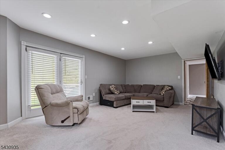 Property listing MLS 4050063 photo 19