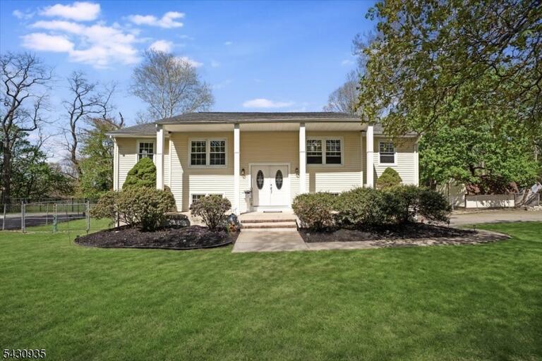 Property listing MLS 4050063 photo 37