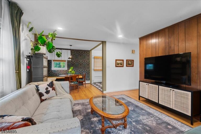 Property listing MLS 4050068 photo 11