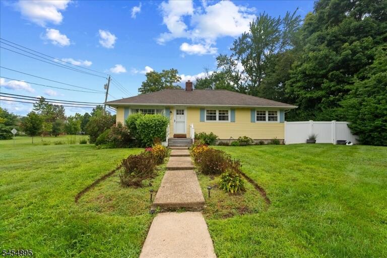 Property listing MLS 4050068 photo 2