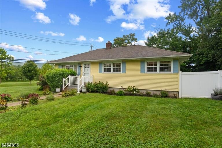 Property listing MLS 4050068 photo 3
