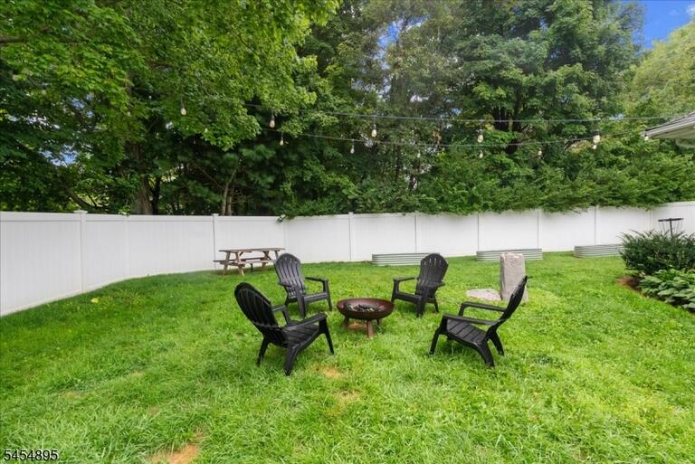 Property listing MLS 4050068 photo 38