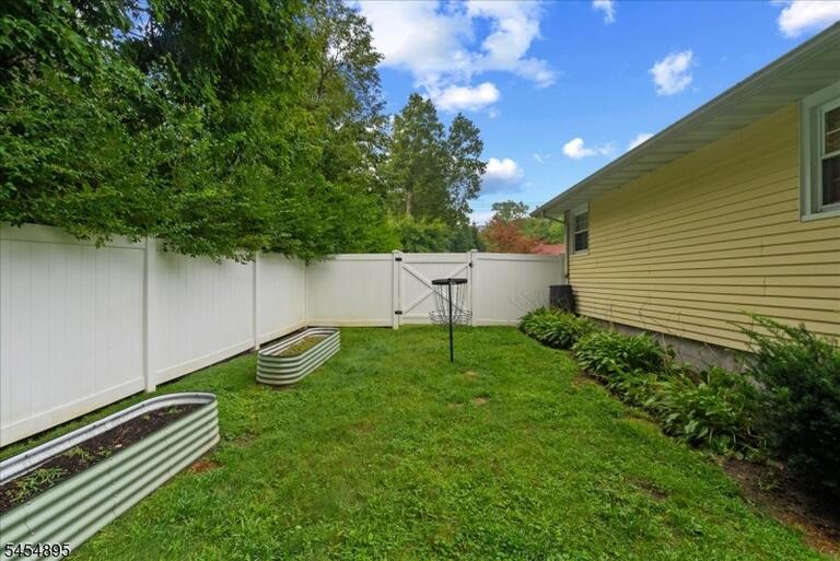 Property listing MLS 4050068 photo 41