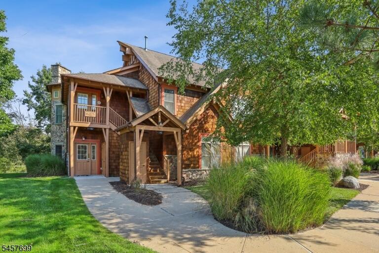 Property listing MLS 4050070 photo 1