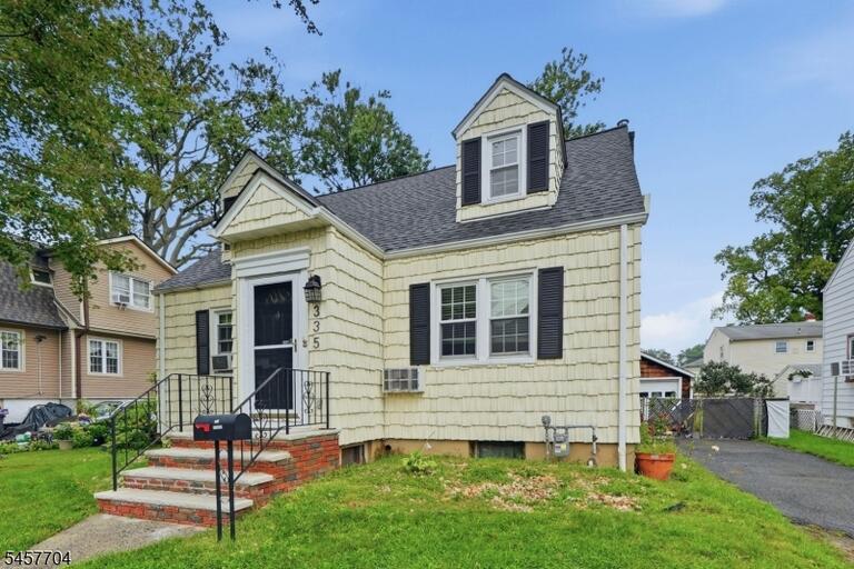 Property listing MLS 4050072 photo 2