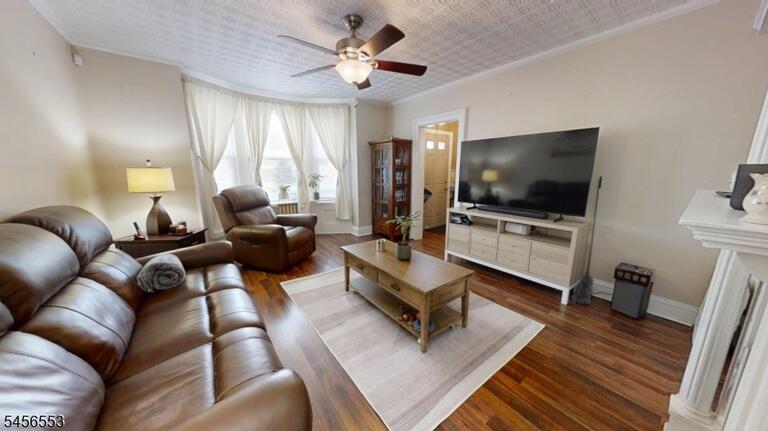 Property listing MLS 4050074 photo 4