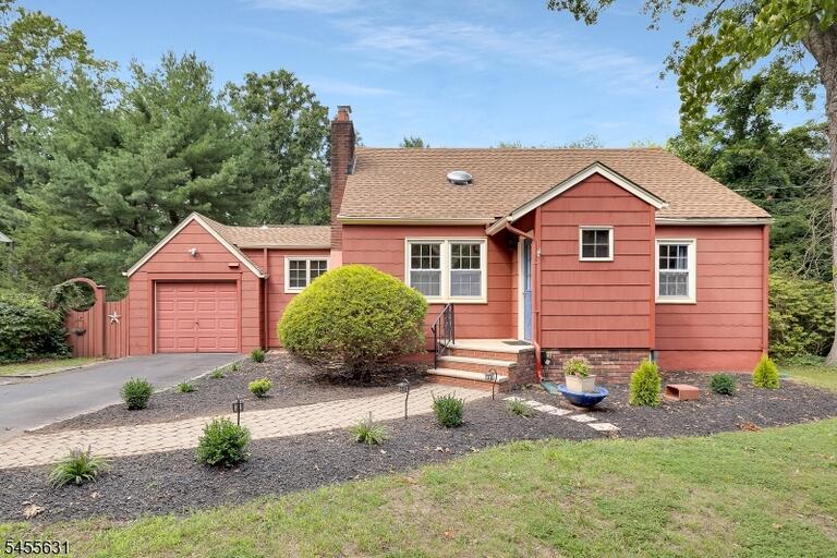 Property listing MLS 4050080 photo 1