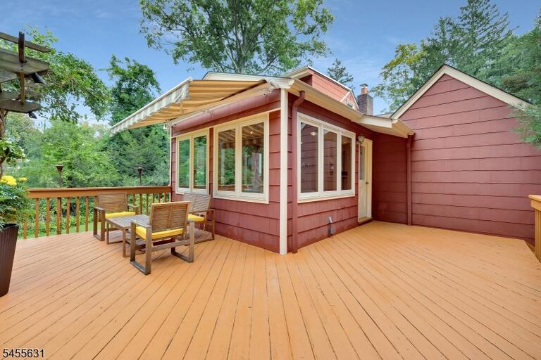 Property listing MLS 4050080 photo 2