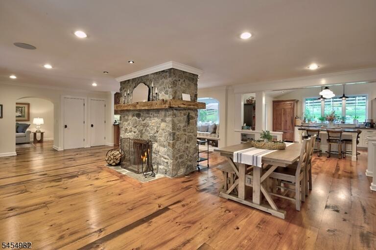 Property listing MLS 4050093 photo 9