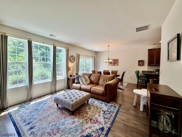 Property listing MLS 4050095 photo 1