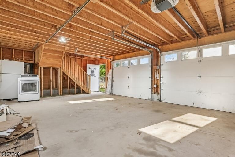 Property listing MLS 4050105 photo 2