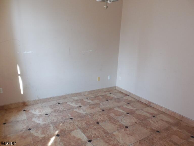 Property listing MLS 4050129 photo 6