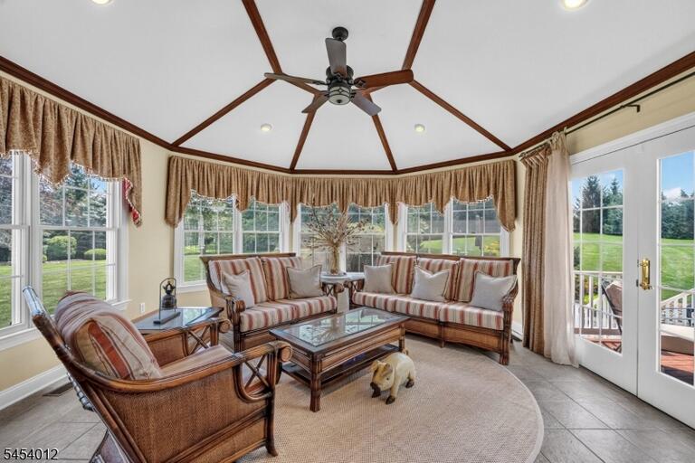 Property listing MLS 4050130 photo 10