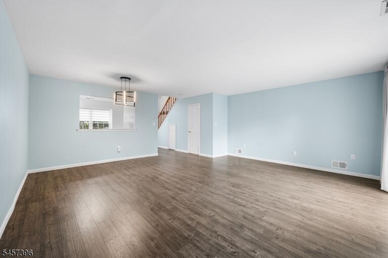 Property listing MLS 4050131 photo 4