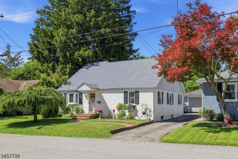 Property listing MLS 4050132 photo 1