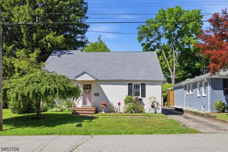 Property listing MLS 4050132 photo 2