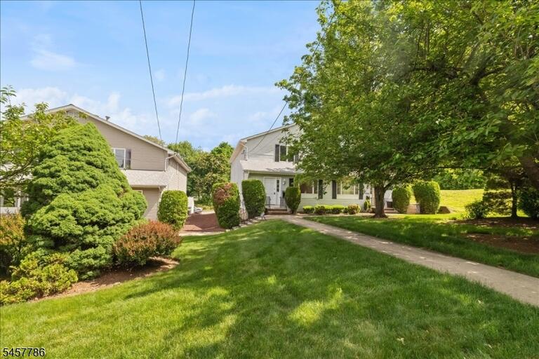 Property listing MLS 4050133 photo 1