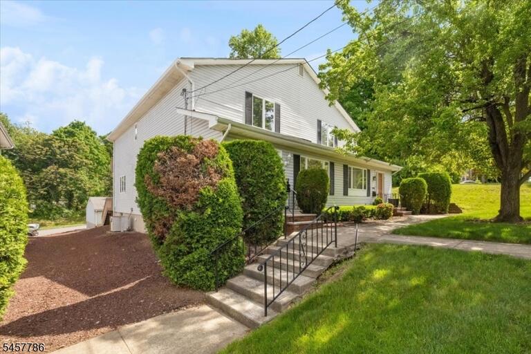 Property listing MLS 4050133 photo 2