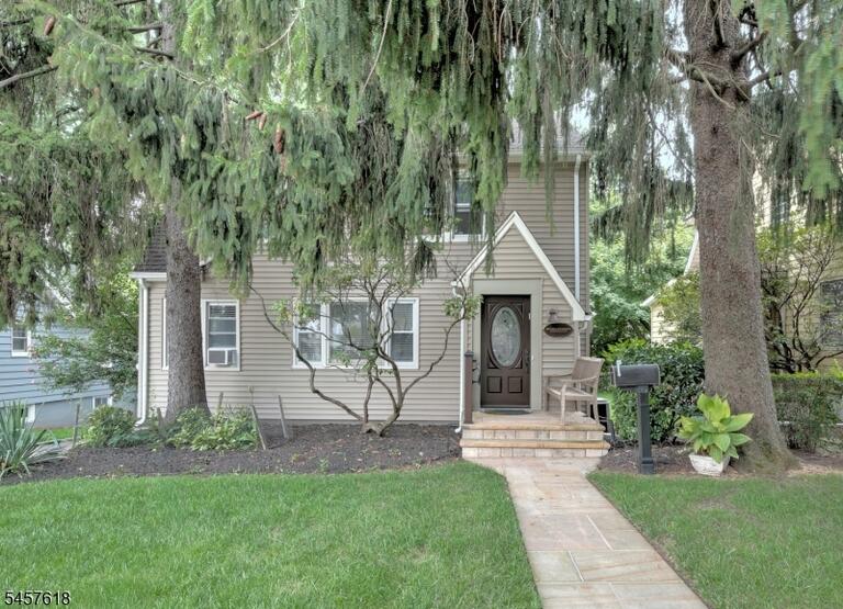 Property listing MLS 4050137 photo 1