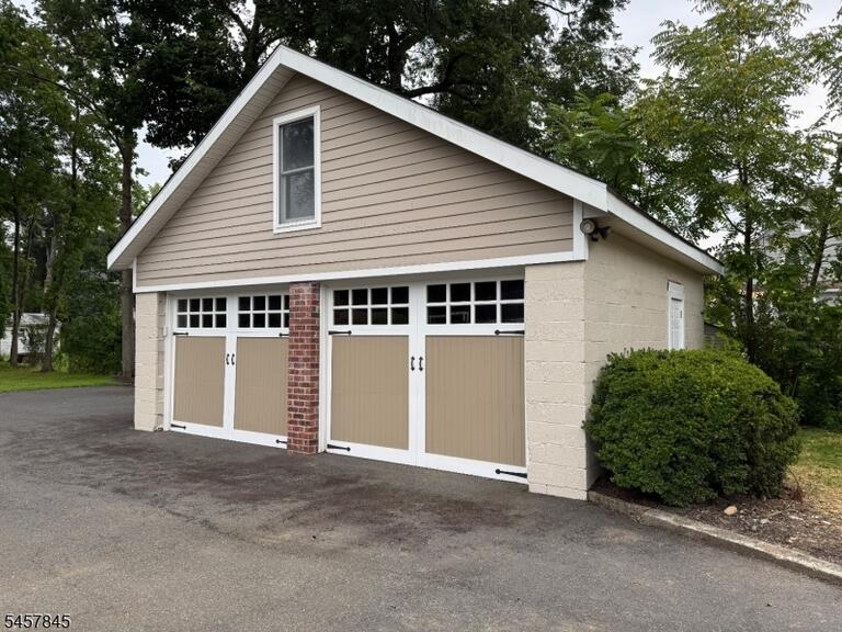 Property listing MLS 4050159 photo 2