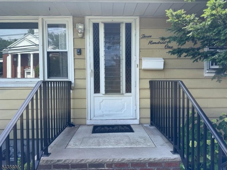 Property listing MLS 4050165 photo 3