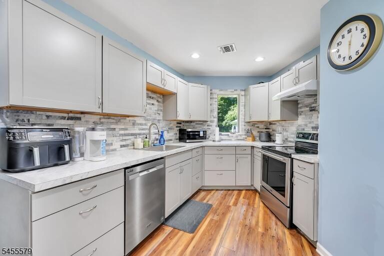 Property listing MLS 4050166 photo 22