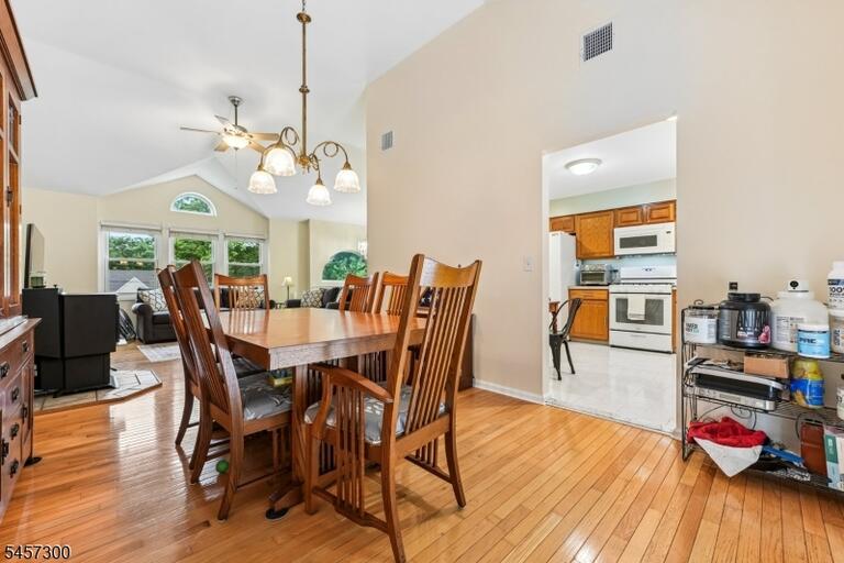 Property listing MLS 4050172 photo 11