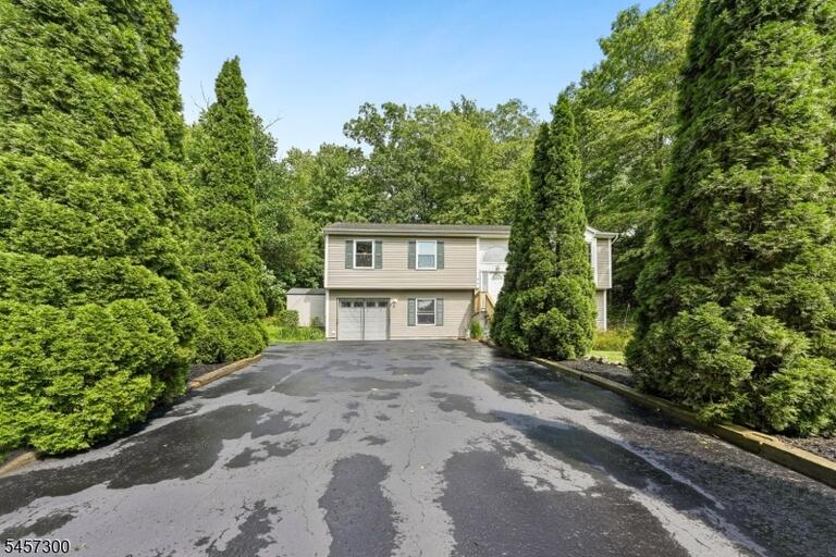 Property listing MLS 4050172 photo 2