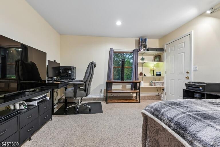 Property listing MLS 4050172 photo 28