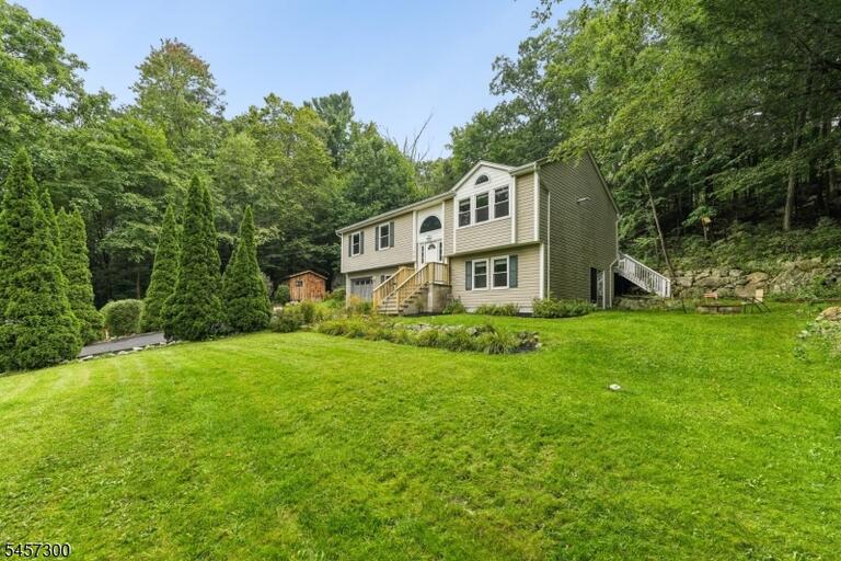 Property listing MLS 4050172 photo 3