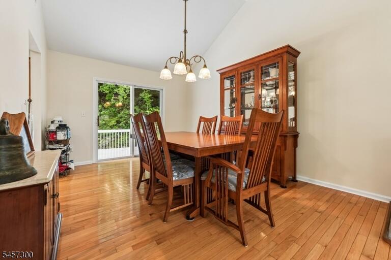 Property listing MLS 4050172 photo 9
