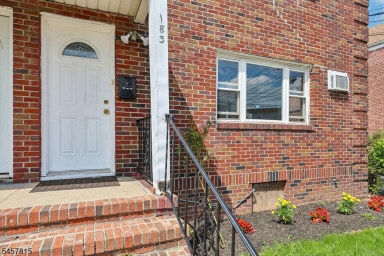 Property listing MLS 4050185 photo 3