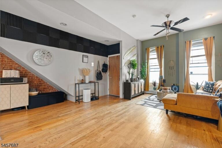 Property listing MLS 4050203 photo 3