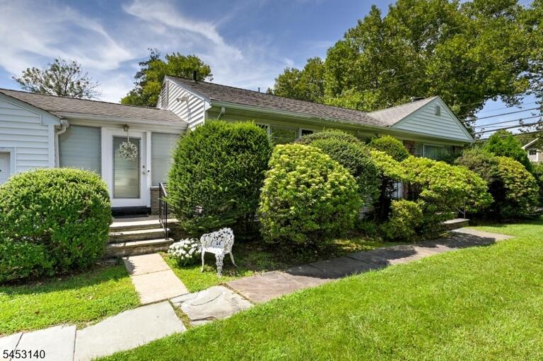 Property listing MLS 4050231 photo 3